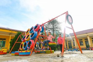 Sân chơi tái chế cho trẻ em