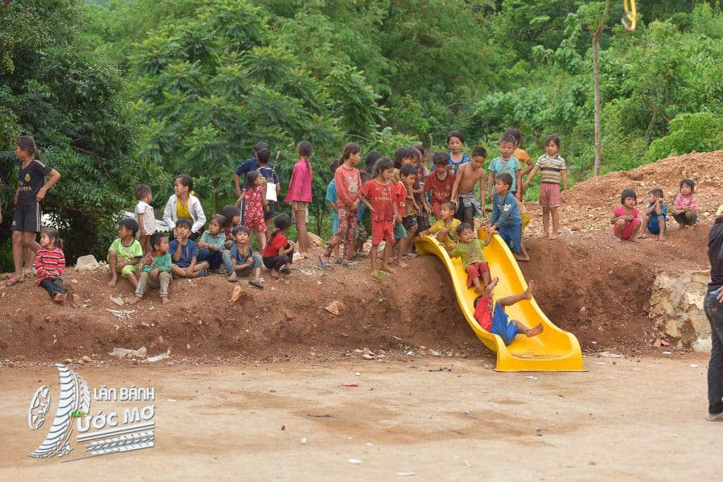 Sân chơi tái chế cho trẻ em