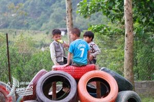 Sân chơi tái chế cho trẻ em