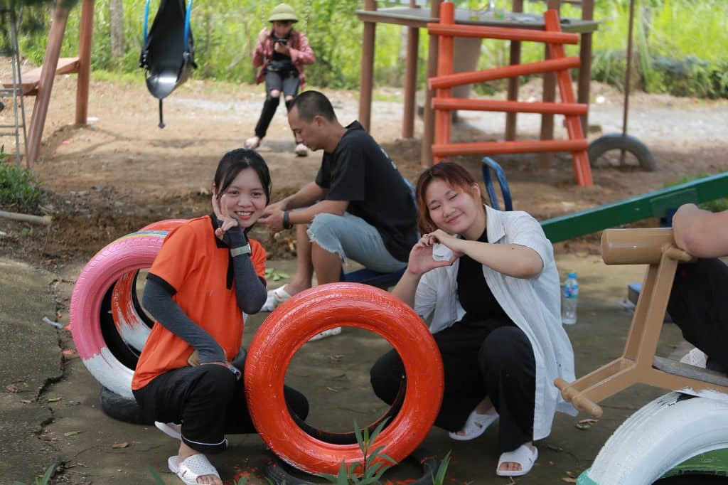 Sân chơi tái chế cho trẻ em