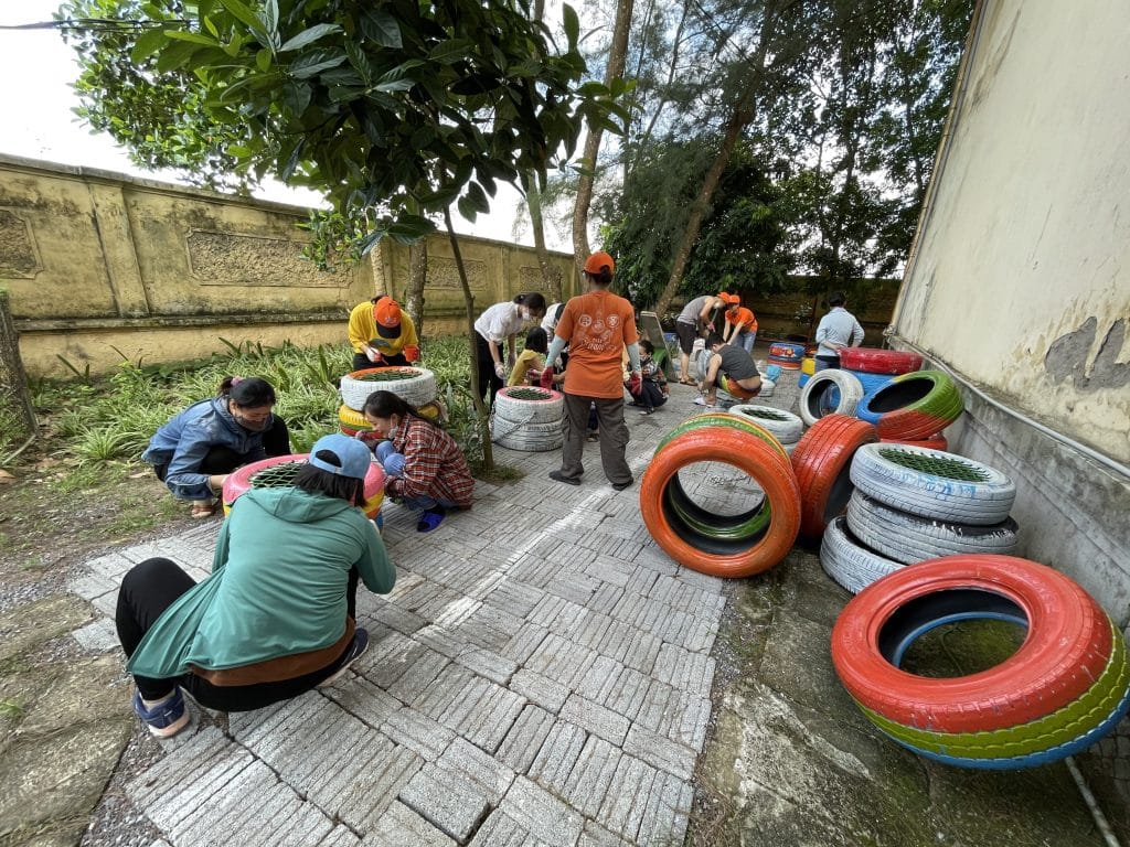 Sân chơi tái chế cho trẻ em