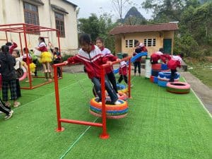 Sân chơi tái chế cho trẻ em
