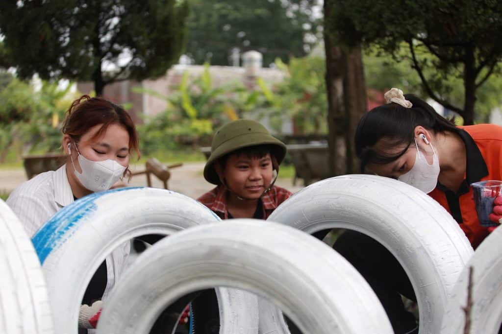 Sân chơi tái chế cho trẻ em